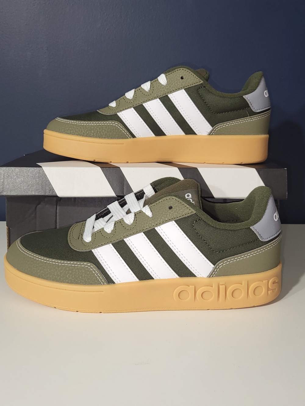 adidas Big Kids Boys Size 4.5 Breakbase Sneaker Shoes Gum Soles